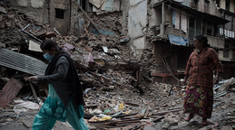 SECOUÉ Raison du tremblement de terre, au Népal