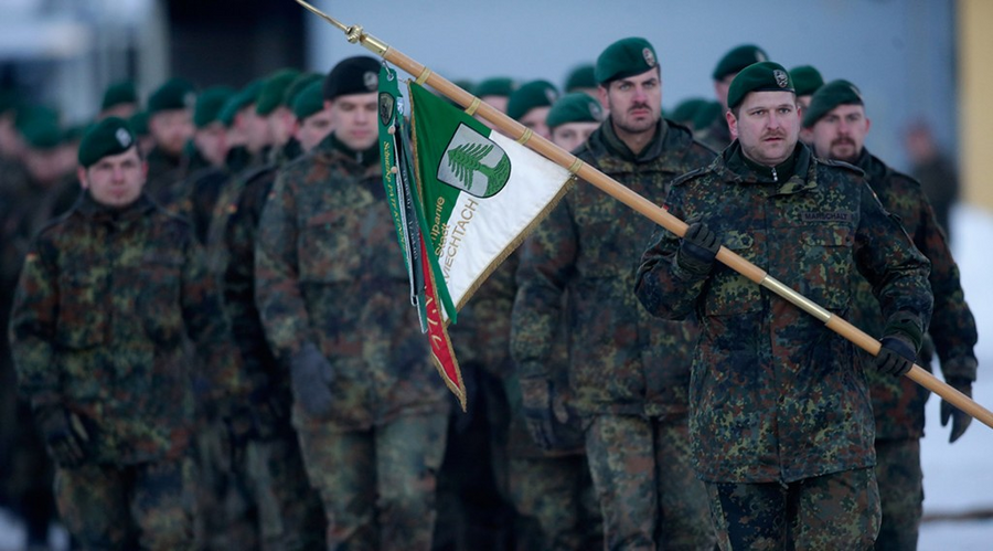 L'armée allemande continue à avaler ses voisins