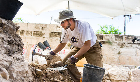 L'archéologie tonne : ‘Voici votre Dieu!’