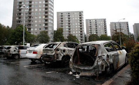 La Suède réagit aux nombreux incendies criminels de voitures