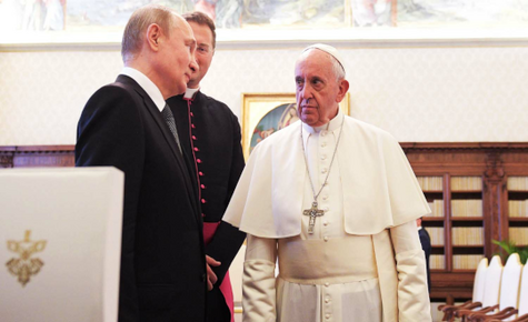 Que font le pape François et Vladimir Poutine ?