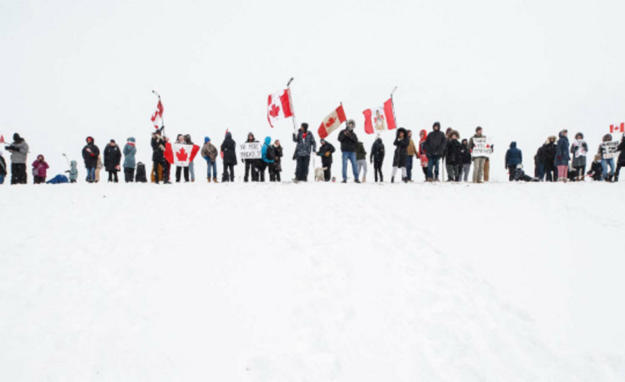 Les Canadiens protestent contre un tyran