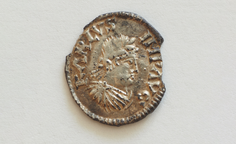 Découverte d'une rare pièce de monnaie représentant Charlemagne