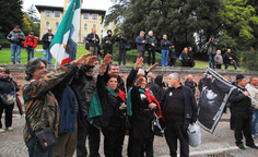 Avec le salut fasciste, 4 000 personnes célèbrent Mussolini en Italie