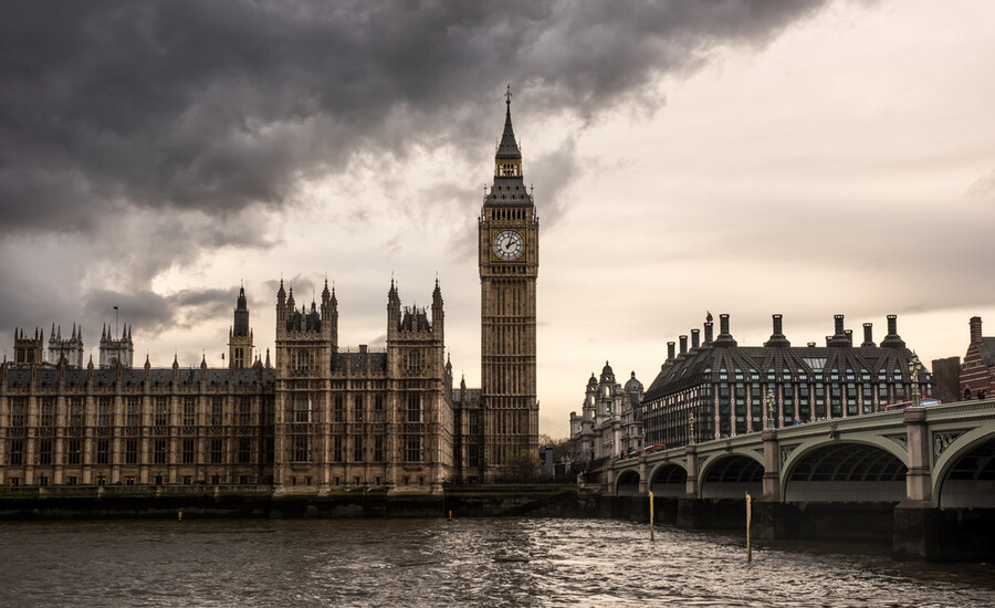 Le Parlement britannique considère la prière silencieuse comme un crime