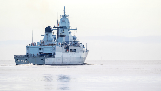 Une frégate allemande se dirige vers la mer Rouge