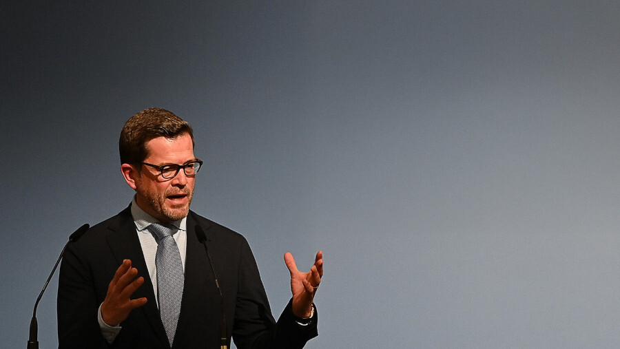 Face au « tyran » Trump, Guttenberg réclame une Europe militairement unie