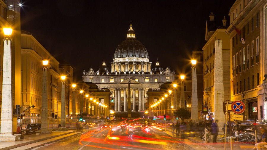 Trump qualifie le Vatican d'« artisan de la paix »