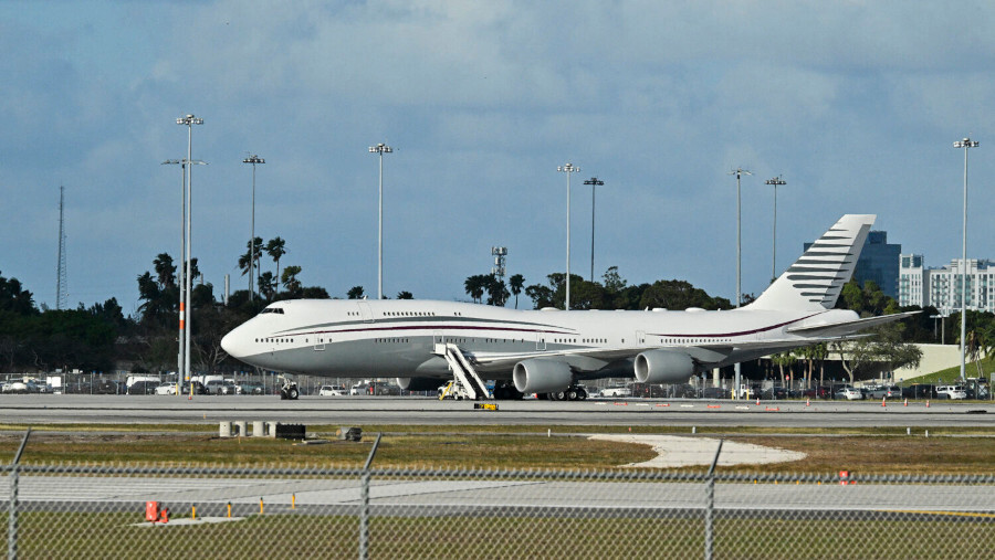 Trump accepte officiellement un avion de luxe comme cadeau du Qatar
