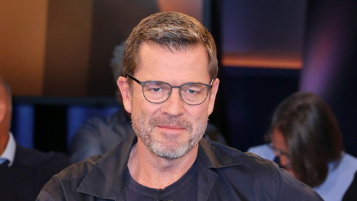 Guttenberg : Nous devons nous rebeller contre les « traités européens »