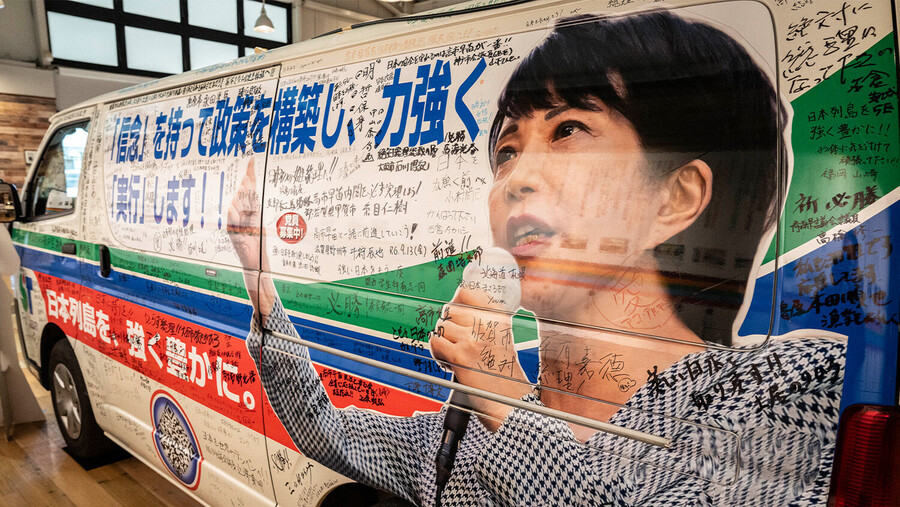 La Première ministre du Japon, déjà populaire, vise à revendiquer plus de pouvoir