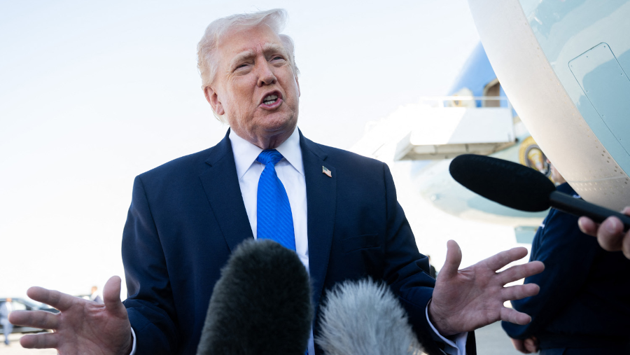 Trump menace d'anéantissement, puis recule